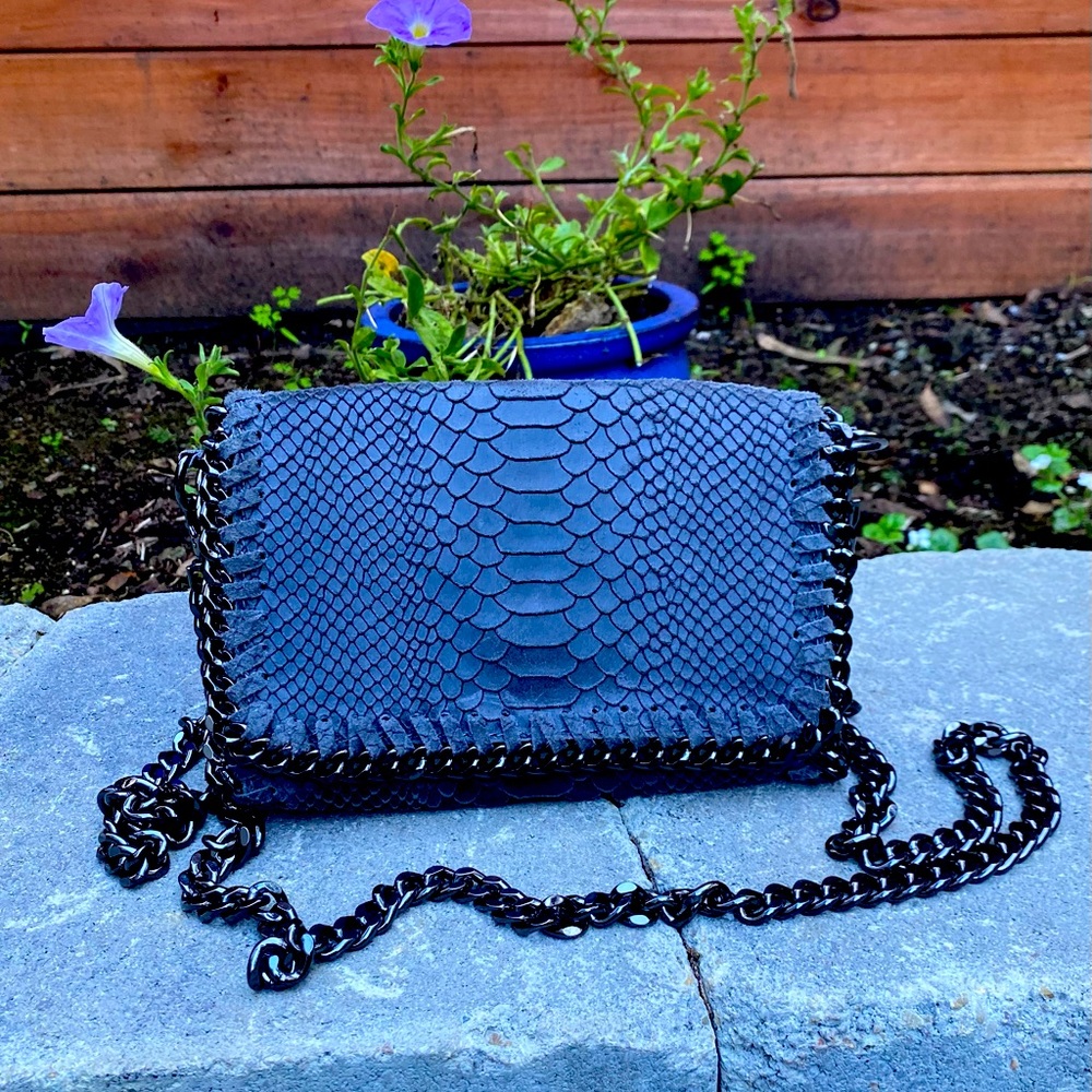 Borse In Pelle Italian made crossbody day or night purse. Black.